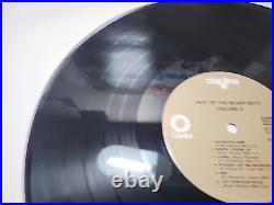Band Signed by 5 Autographed Best of The Beach Boys Album Capitol D1 2706 JRR