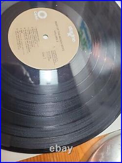 Band Signed by 5 Autographed Best of The Beach Boys Album Capitol D1 2706 JRR
