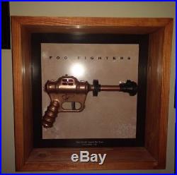 Foo Fighters Signed Ray Gun LP Album Vinyl Cover Display Dave Grohl EXACT PROOF