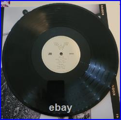 WEEZER signed vinyl album RIVERS CUOMO Excellent condition